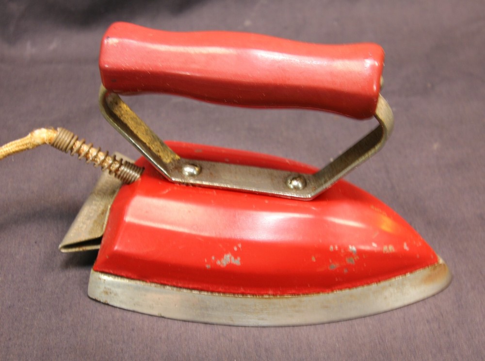 Antique Electric Travel Iron Samson Panelmatic Jr. c1940's Red