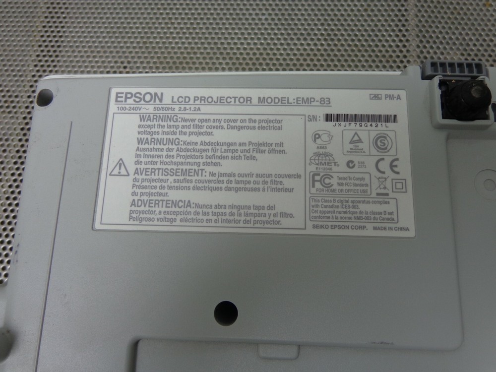 EPSON POWERLITE 83c EMP-83 LCD PROJECTOR