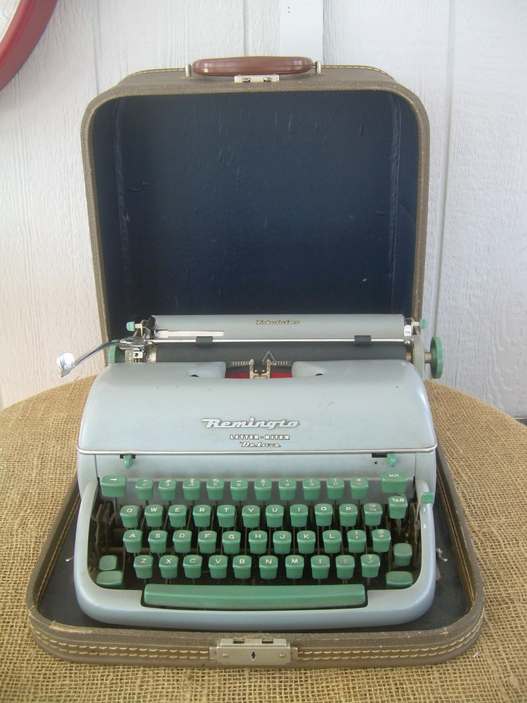 Remington Letter Riter De Luxe Typewriter With Case - WORKS