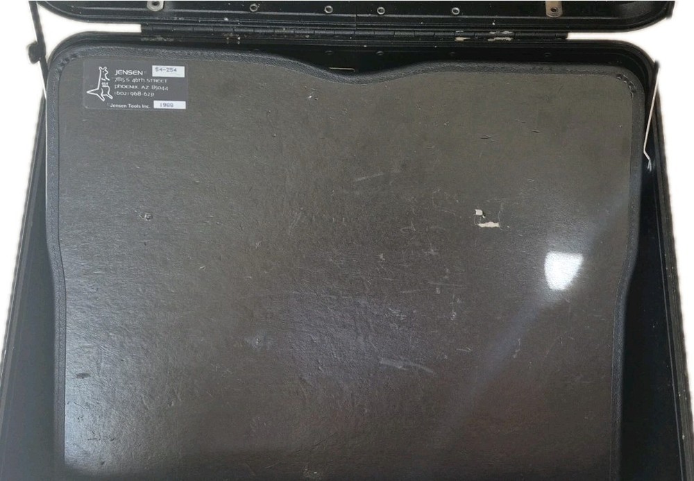 JENSEN TOOLS CASE 18"X15"X9" one latch is broken