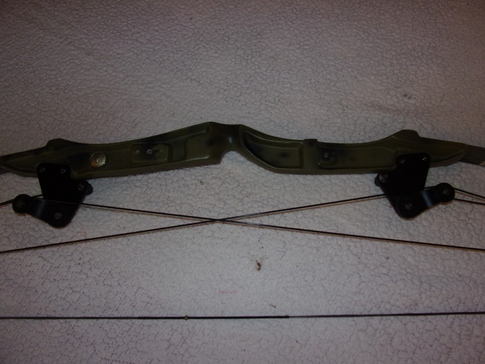 Bear Whitetail Hunter Green Camo Compound Bow