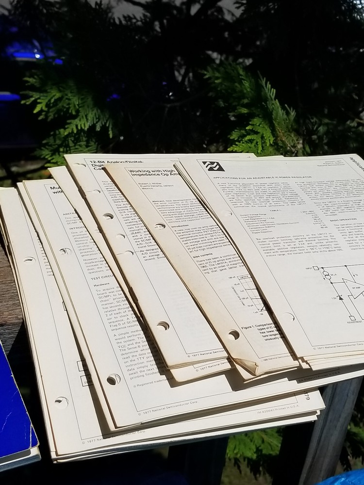 2 VINTAGE ELECTRONIC BOOKS NATIONAL SEMICONDUCTOR DATA 1977 LINEAR APPLICATIONS