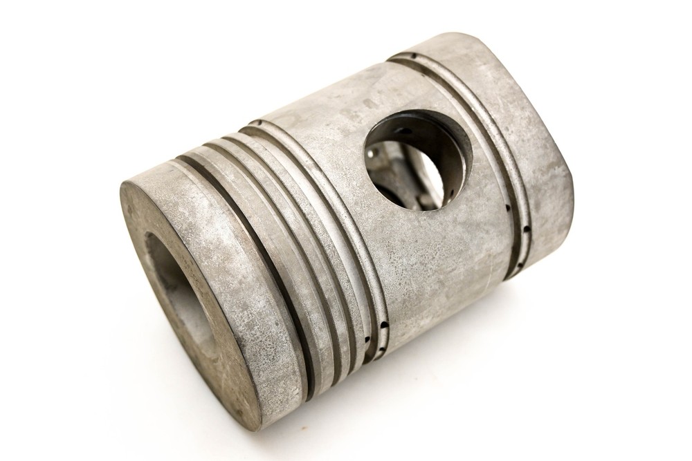 Mack 8183-235888 Piston NOS