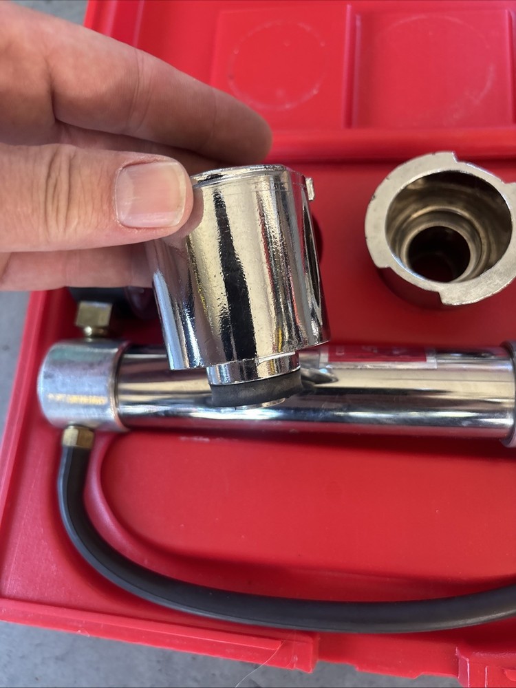 Snap-on SVTS262 Cooling System Pressure Tester Kit With Case Pre Owned