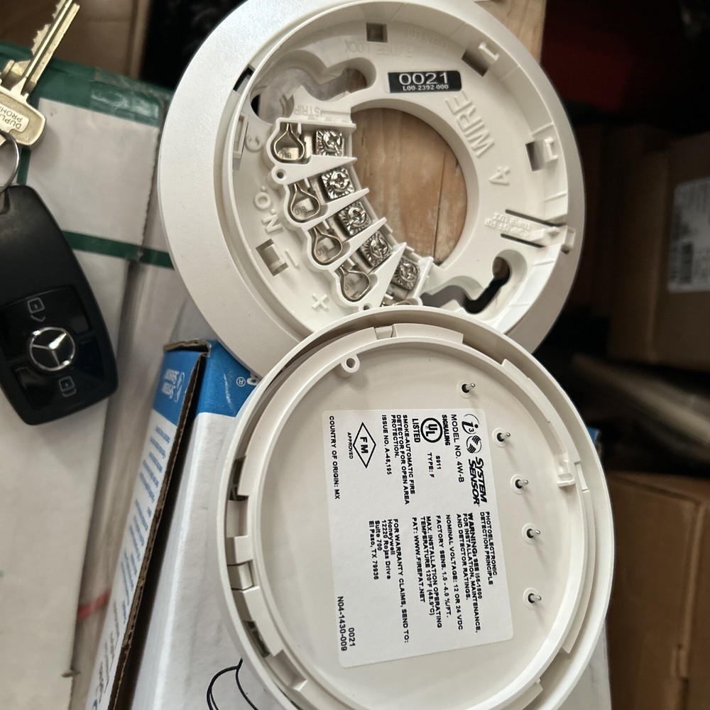 System Sensor 4-WB 4 Wire Smoke Detector