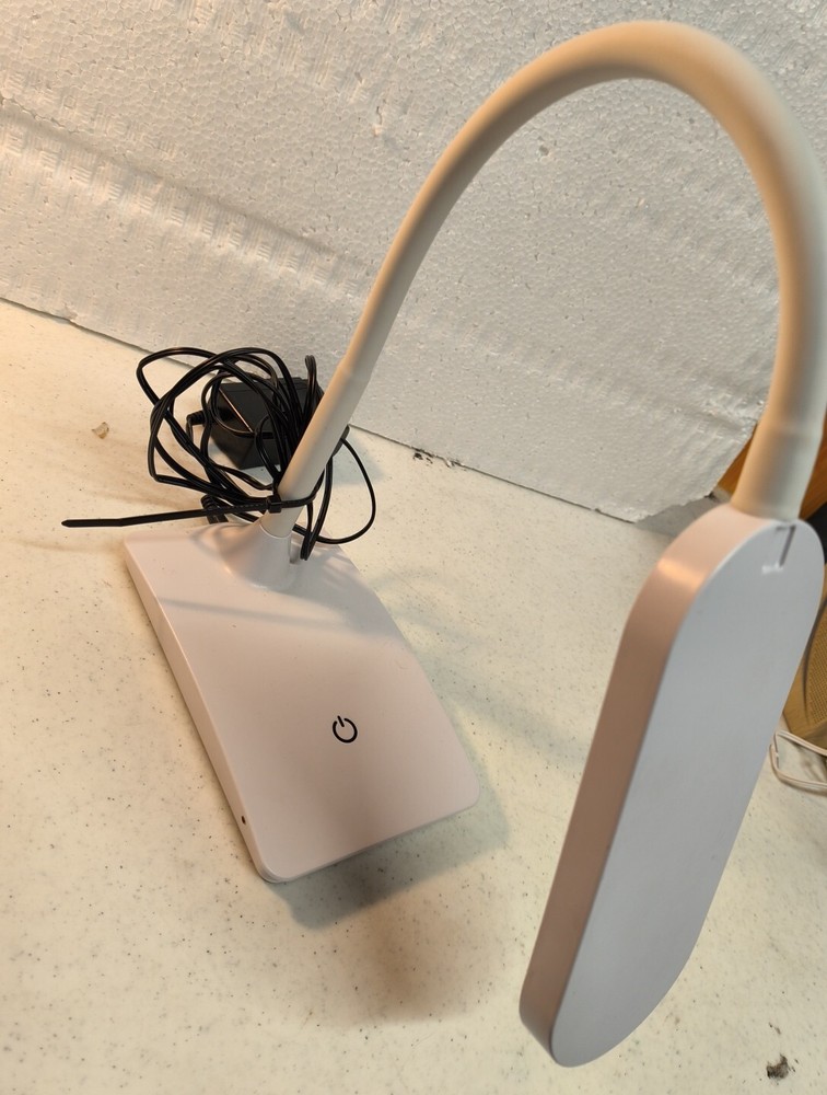 White Ivy LED USB Desk Lamp by TW Lighting