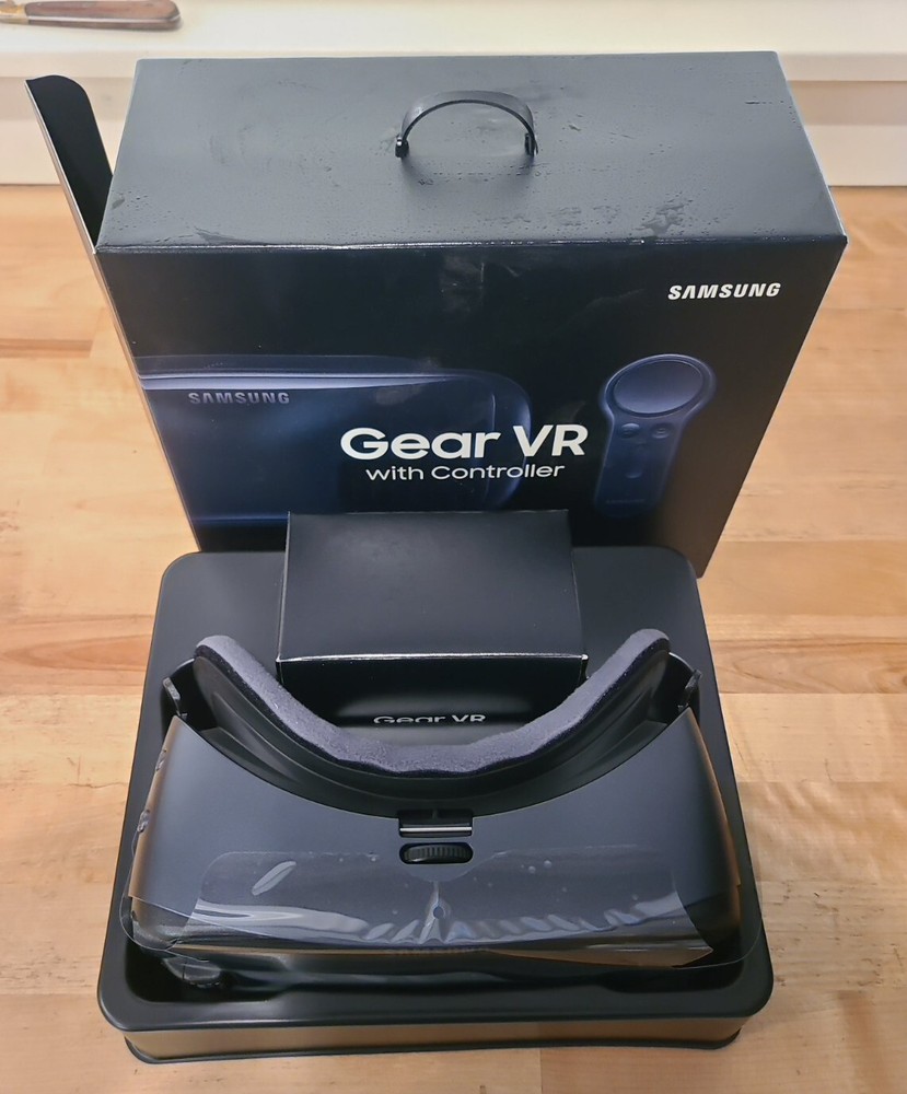 New Samsung Gear VR SM-R324 With Controller - Complete - Powered by oculus