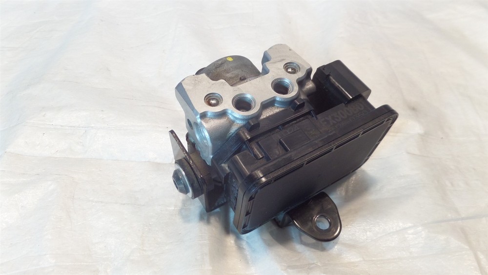 2013 & 2014 Kawasaki EX300 Ninja 300 ABS Brake Pump Module Modulator Unit