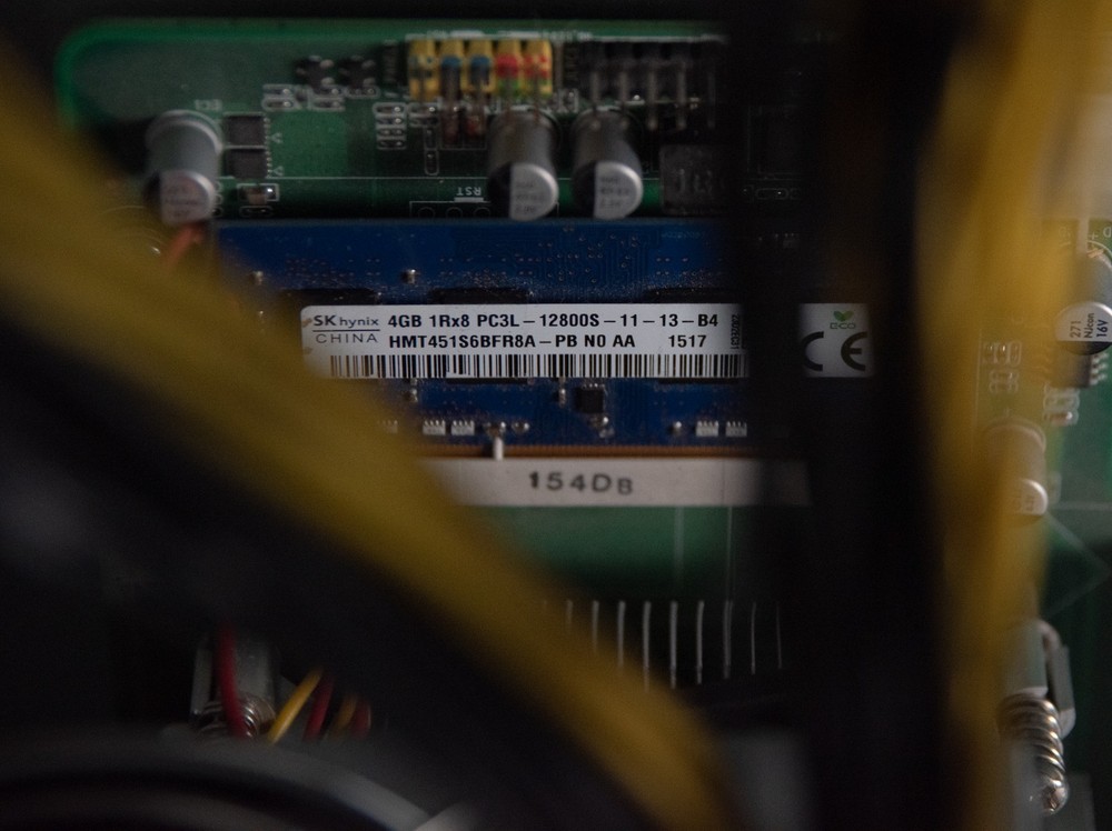 8 GPU Crypto Mining Rig 2000W PSU No GPUs Closed Case Intel Processor 4GB RAM