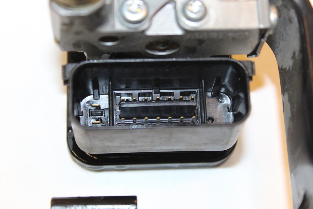 2017 Suzuki SV 650 ABS Pump Unit Module Control 55610-18k00