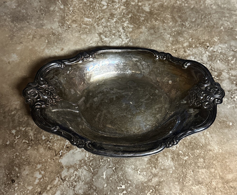 International Silver Co Silver Plated Tray 448,￼ Flower Pattern.