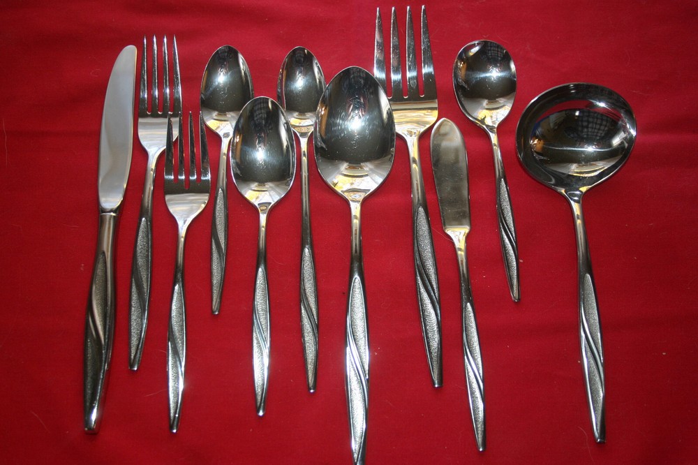 Reed & Barton CRESCENDO Stainless Textured Wave Silverware Flatware YOUR CHOICE