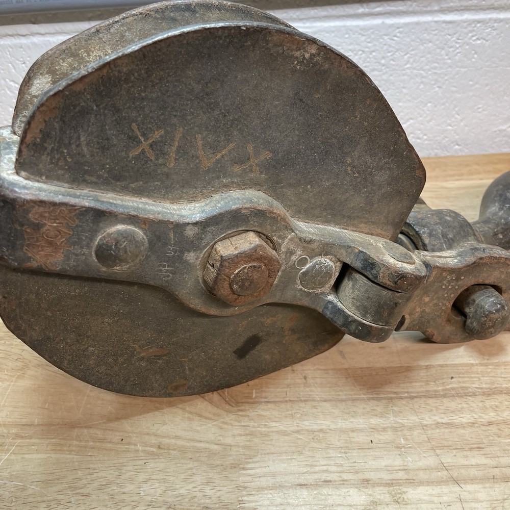Industrial Snatch Block Solid Iron Pulley - 45lbs
