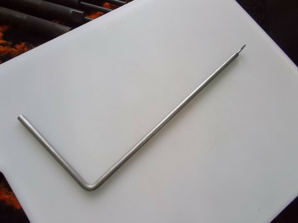 Metal Pulling / Removal Tool for Circuit Boards which have a bottom hole