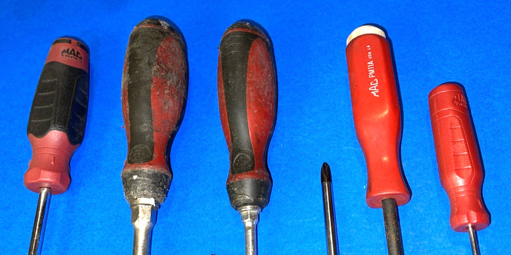 MAC TOOLS 9 PIECE ASSORTED SCREWDRIVER SET & BIT DRIVER