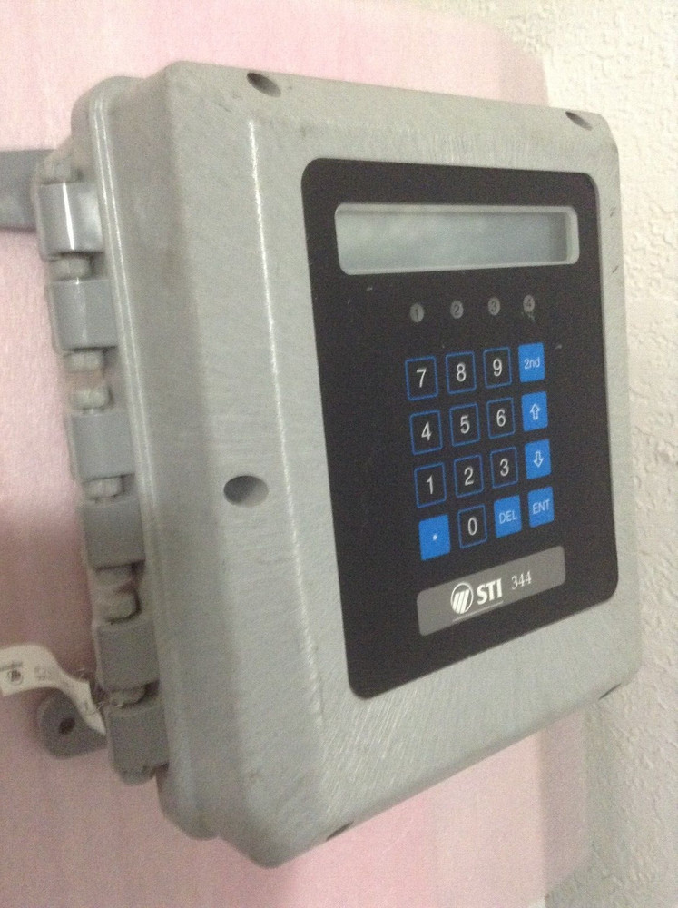 STI 344-0442-100  Level Controller