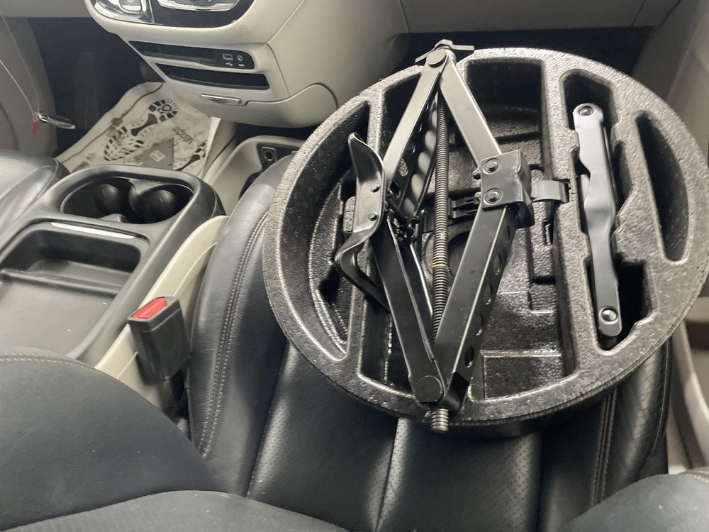 Used Floor Jack fits: 2019 Chrysler Pacifica Grade A