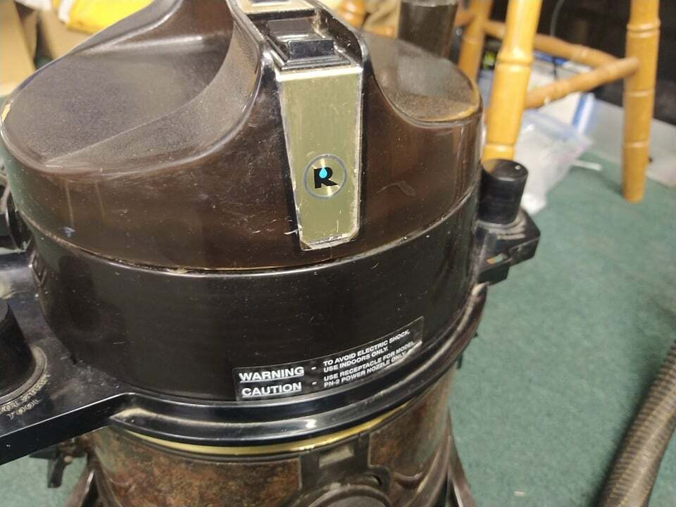 Rainbow SE Model D4C Canister Vacuum Works Great!