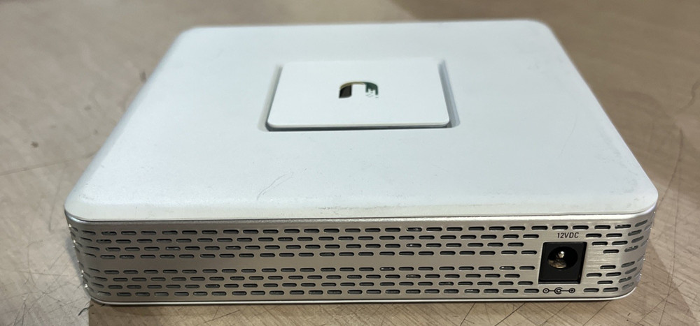 UBIQUITI UNIFI SECURITY GATEWAY GIGABIT ROUTER