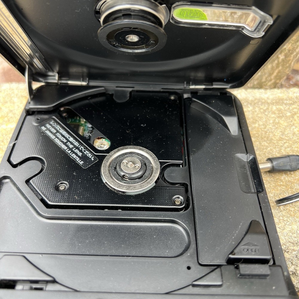 Vtg 1988 SONY DISCMAN MODEL D-2 Working See Description