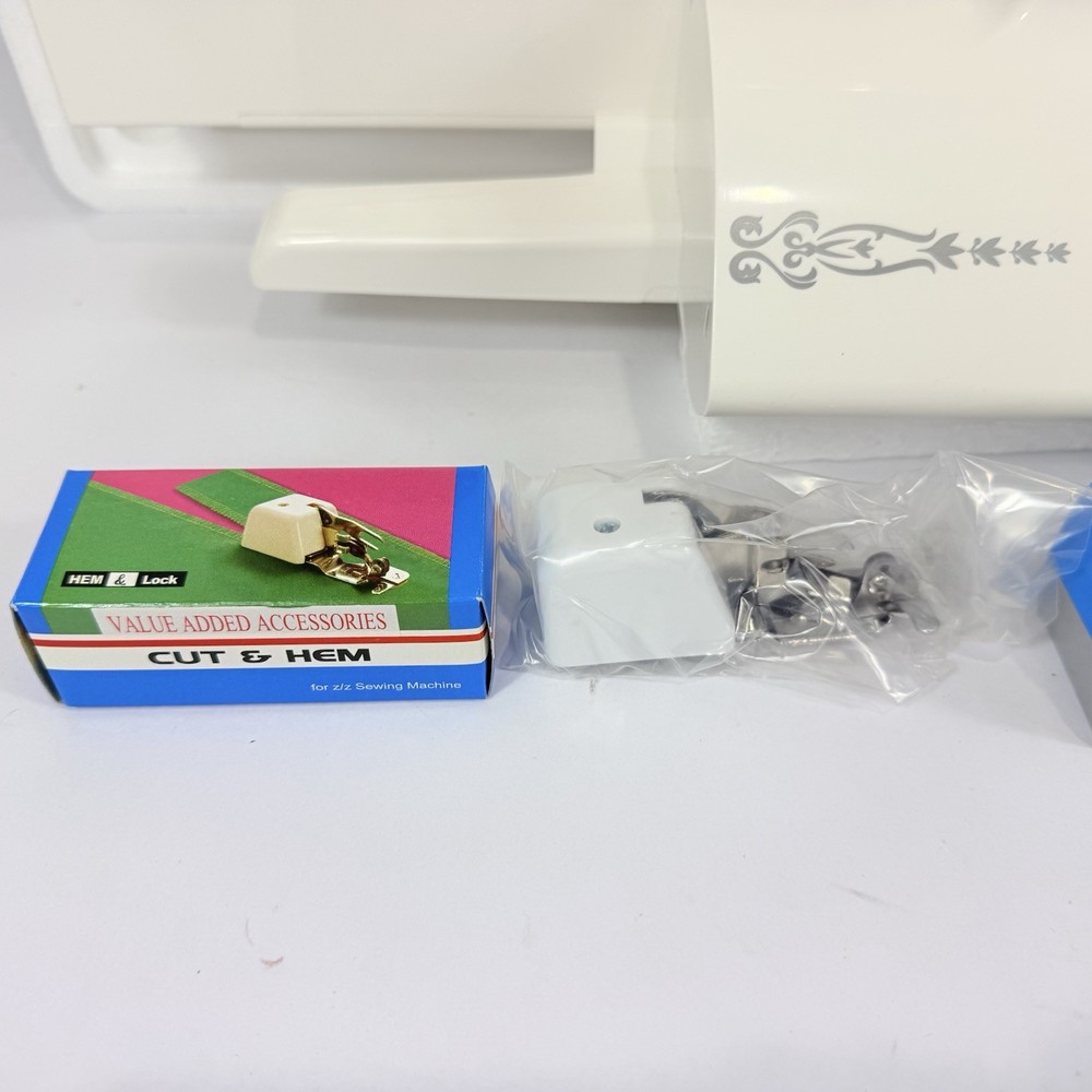 Singer One Plus 1+ Sewing Machine Computerized Brand New Open Box w Extras