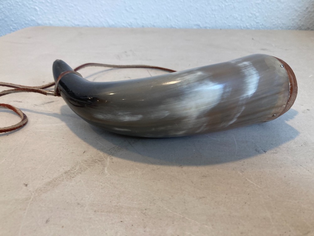 VINTAGE AUTHENTIC 12" BLACK POWDER HORN FUNCTIONAL LEATHER CORD STRAP