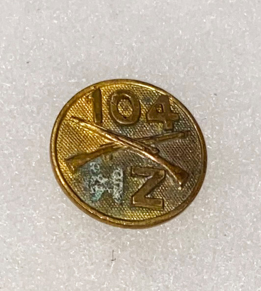 1920's 104th Infantry Howitzers Enlisted Collar Disc