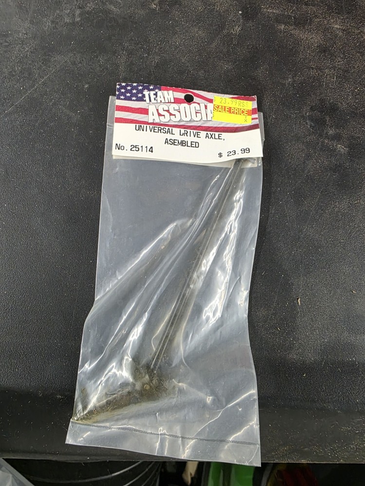 Team Associated Universal Drive Axle Assembly 25114 NOS