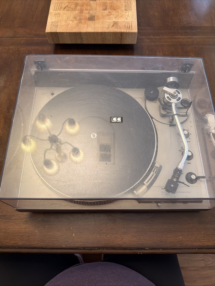 Technics SL-1950 Automatic Direct Drive Turntable Record Player Powers On
