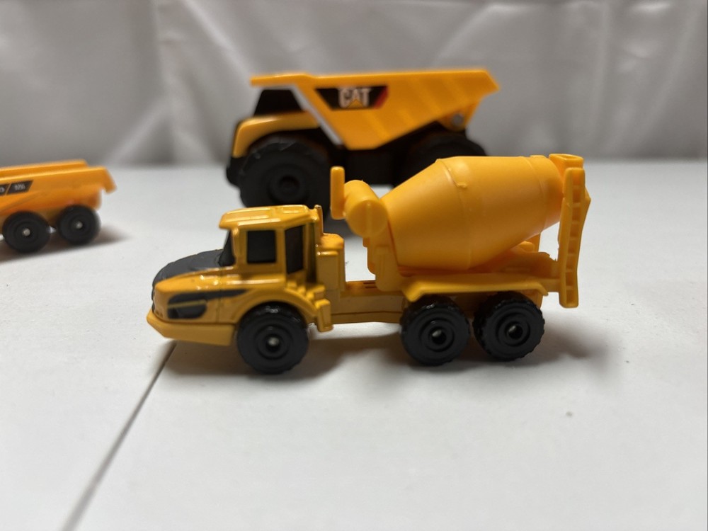 6 Construction Toy Vehicles ￼