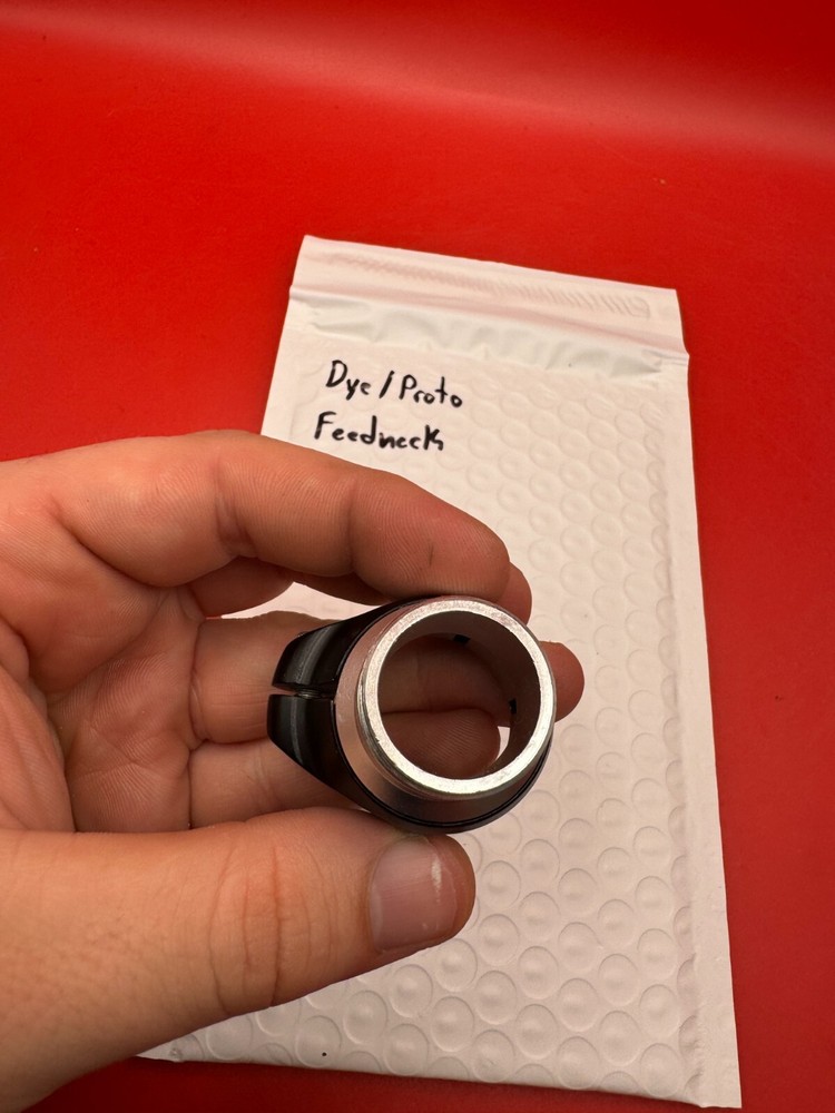 Dye/Proto Feedneck