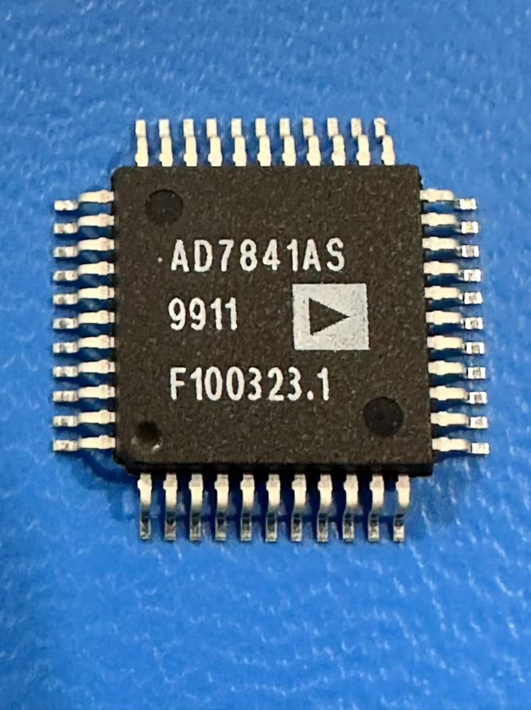 Analog Devices AD7841AS DAC OCTAL 14-BIT PARALLEL HIGH VOLTAGE NEW 1PC