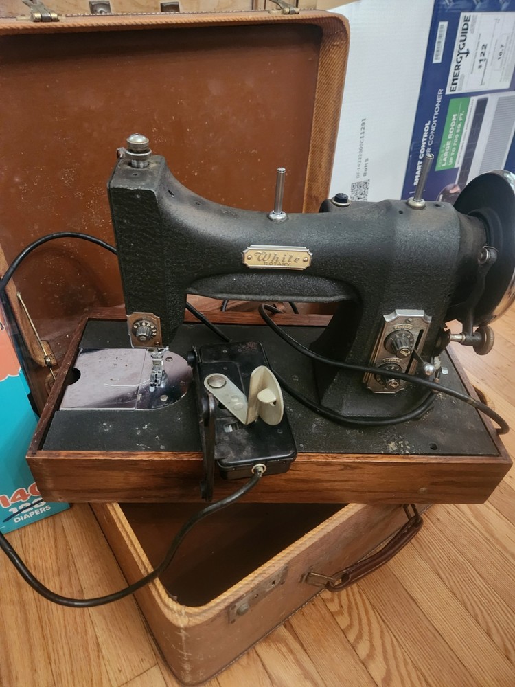 Vintage WHITE cast iron sewing machine