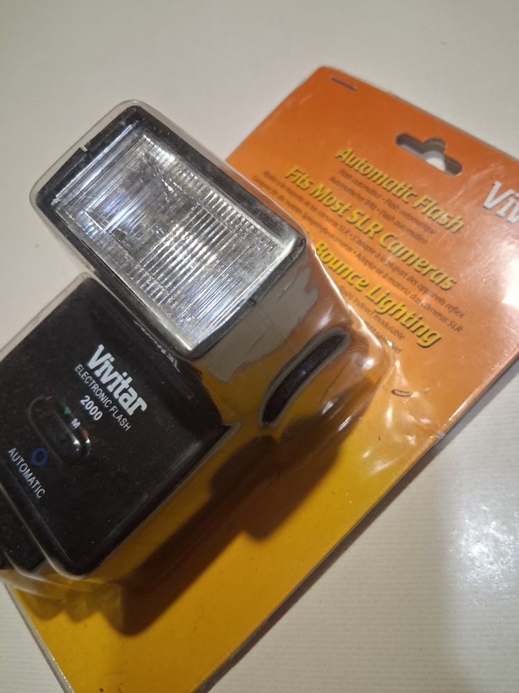 Vivitar automatic electronic flash 2000