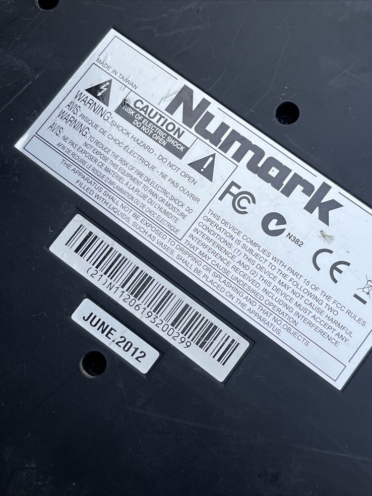 Numark IDJ PRO controller W/Case (Missing Power Cord) Parts only ,UNTESTED