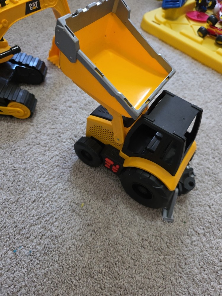 Lot 2 Battery Powered Cat Excavator Set Pre-owned Working