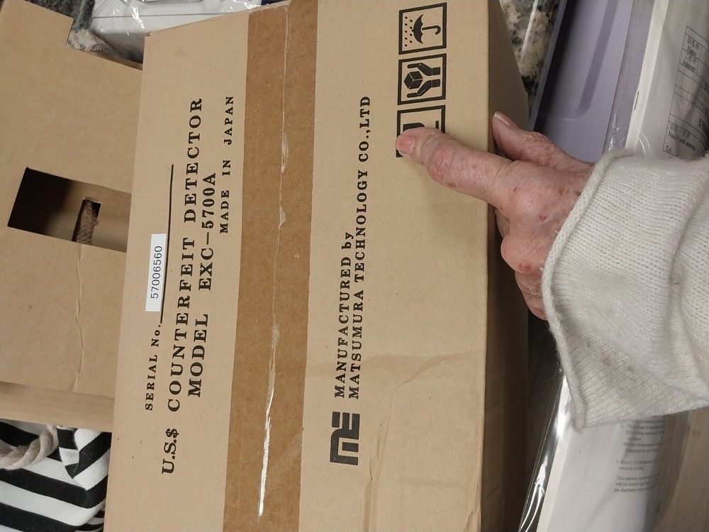 US DOLLAR COUNTERFEIT DETECTOR exc-5700A