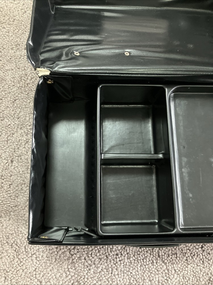 VINTAGE ORIGINAL NINTENDO GAMEBOY CASE