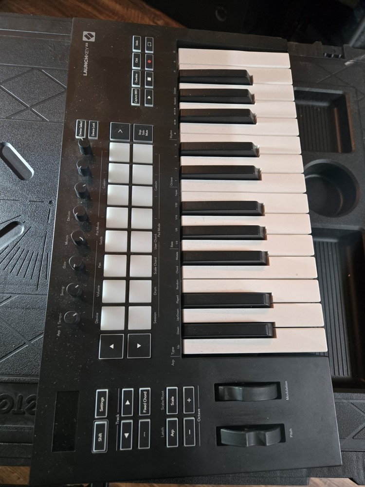 Novation Launchkey 25 MK3 Midi Keyboard Controller USB Powered