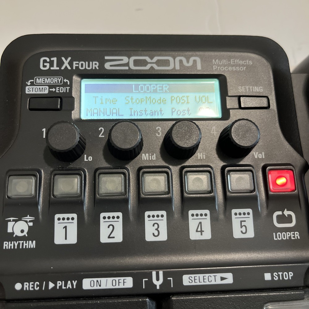 Zoom G1X FOUR Multi-effects Processor with Expression Pedal