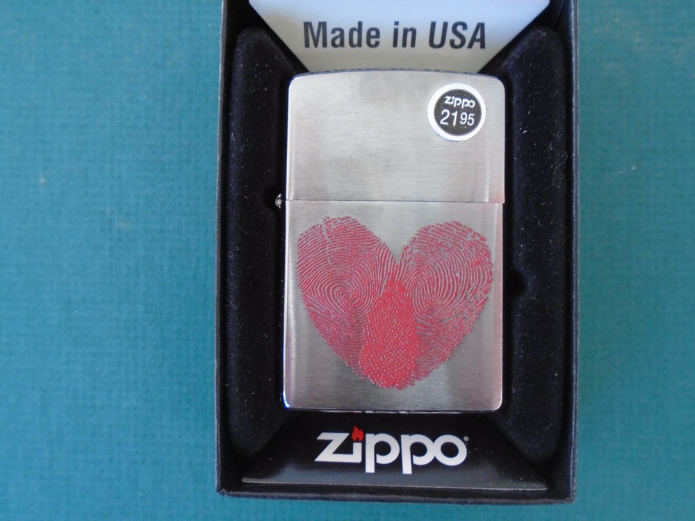 Zippo Heart Thumbprints lighter