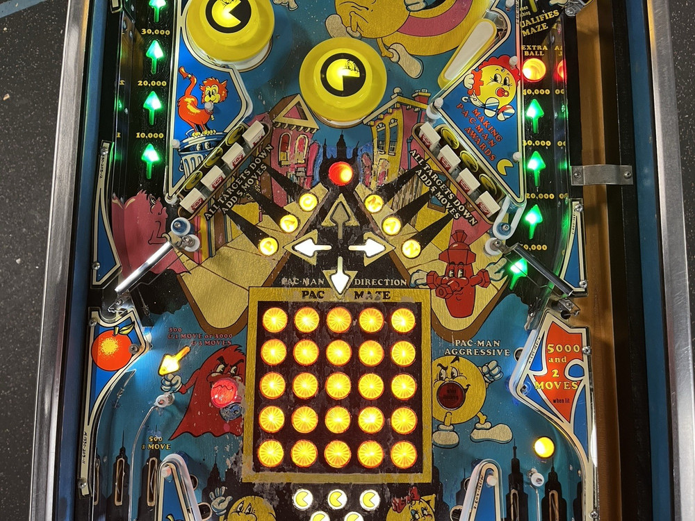 1982 BALLY MR AND MRS PACMAN PINBALL MACHINE PROF TECHS PLAYS GREAT