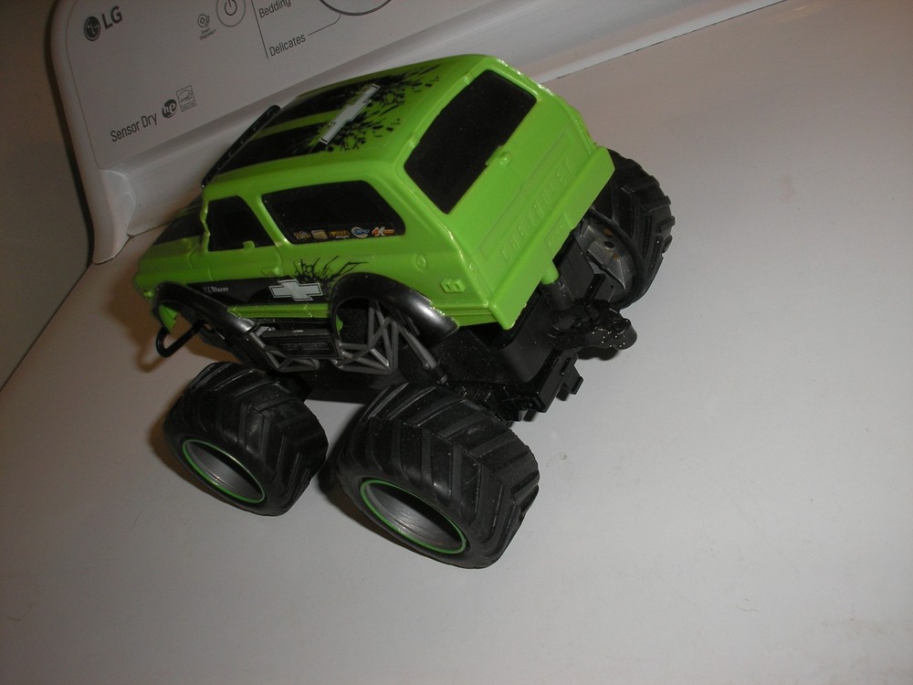 Plastic 7 3/4" 1960's Chevy Blazer Remote Controlled NO CONTROLLER UNTESTED