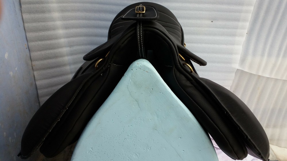 Icelandic synthetic, saddle perfect size- 17