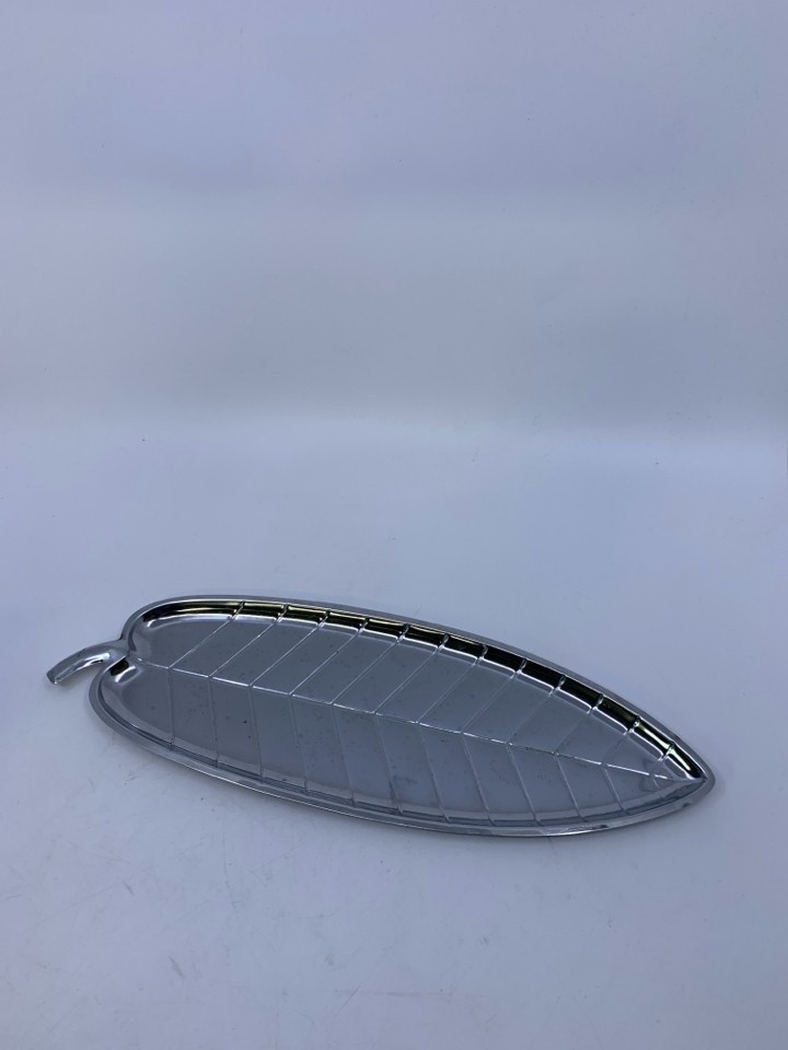SILVER METAL LEF SHAPED TRAY.