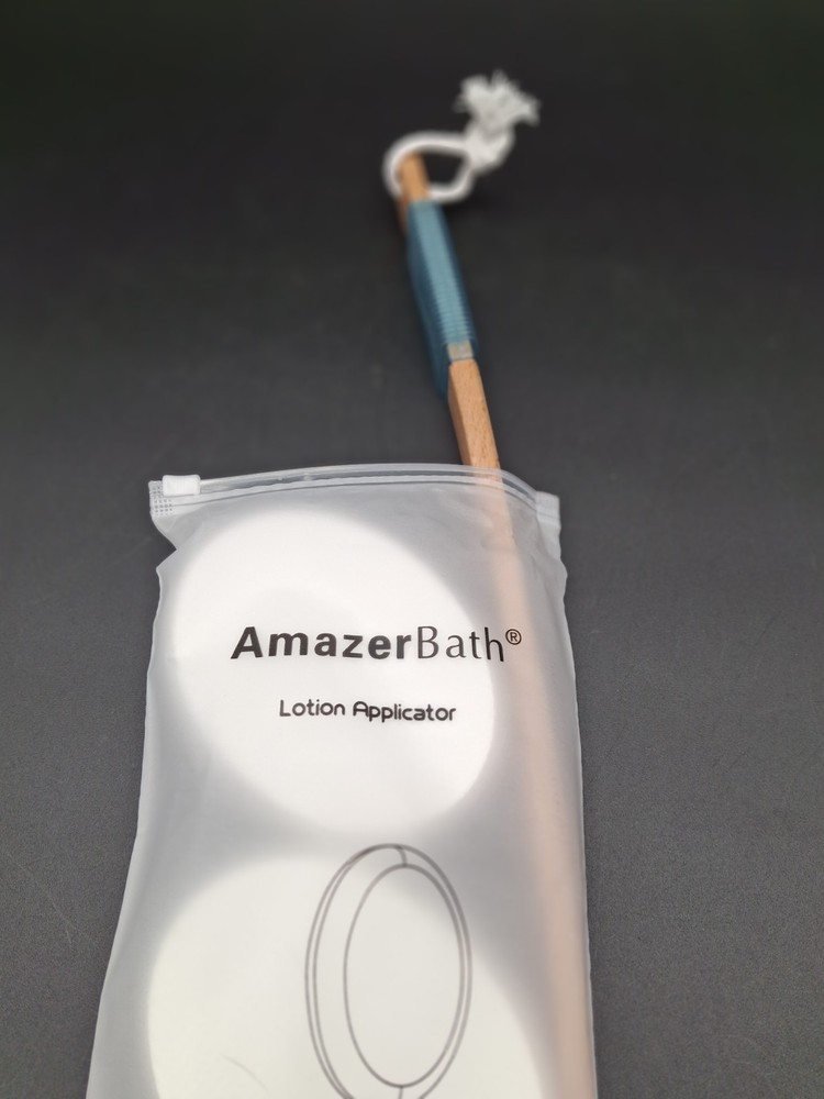 AmazerBath Lotion Applicator for Back Feet w 4 White Replacement Pads