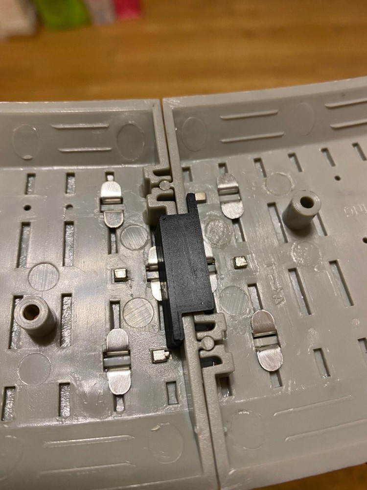 Lionel O gauge FasTrack 50 clips
