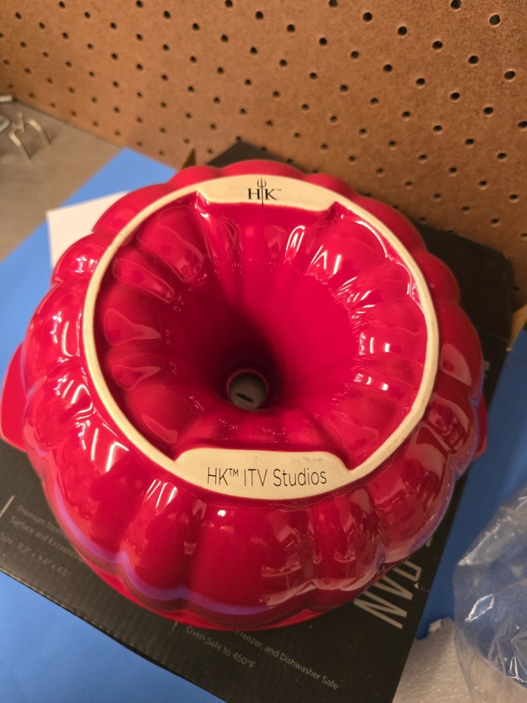 Hell’s Kitchen Fluted Bundt Pan