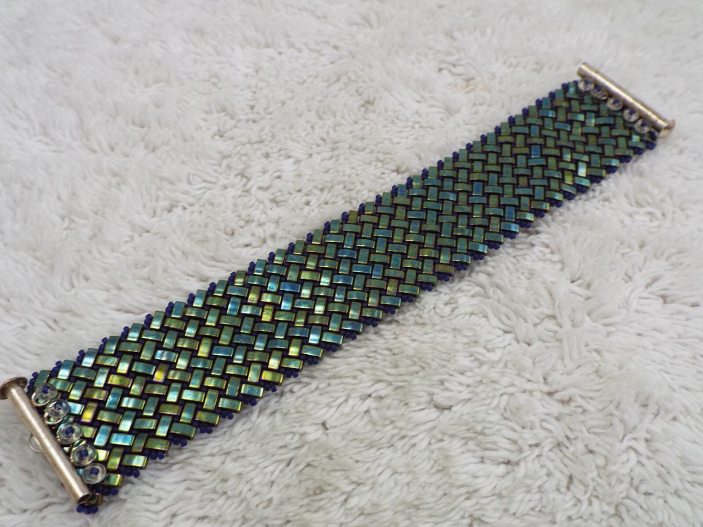 Iridescent Peacock Bead Mesh Bracelet