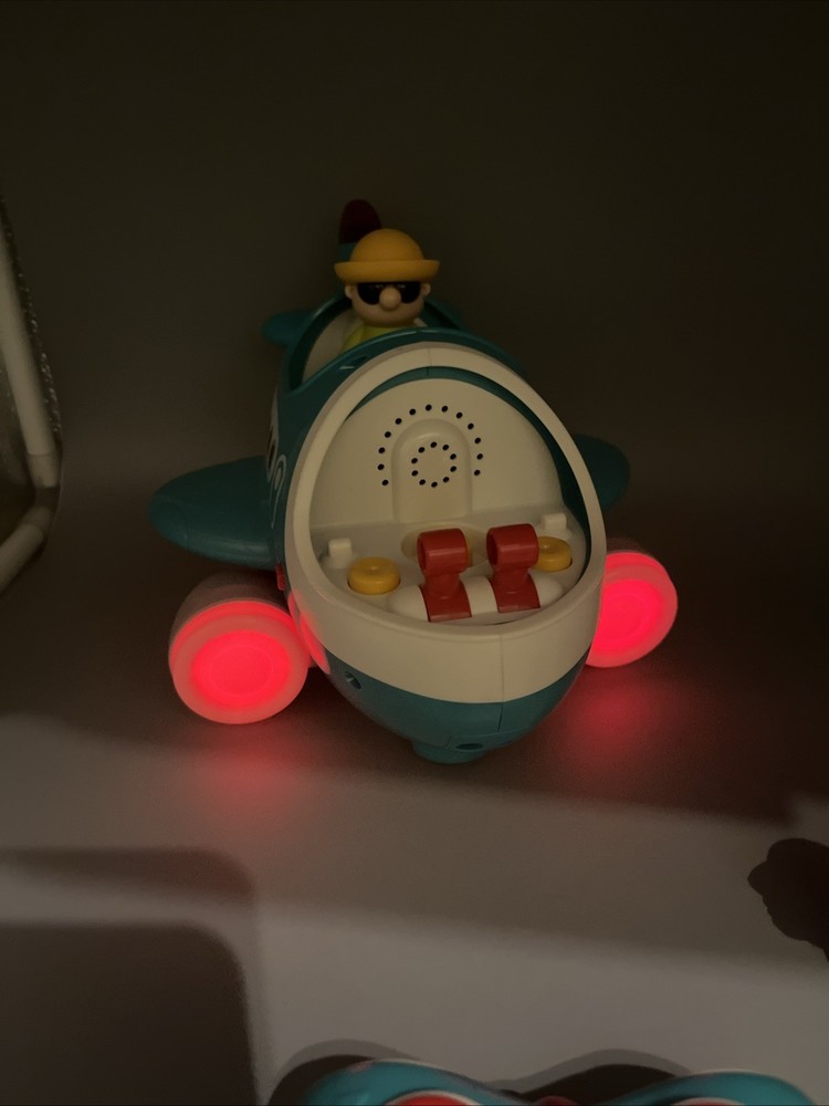 I Play I Learn Airplane Working Sounds And Rolls,Remote Does Not Control Plane